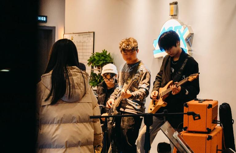 传奇杯赛程公布：小组赛将于11月15日开始， Uzi 带领球队对阵卫冕冠军BL战队