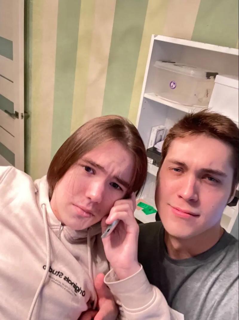 外媒League On Lock近日给出了他们评选的春季赛第六周全球各战队综合实力排名