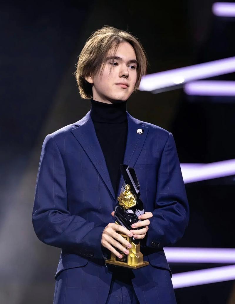 38位选手合同到期，LPL转会窗情况很精彩