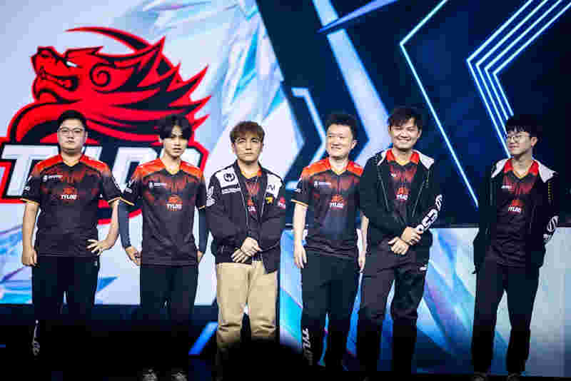 NAVI将对阵FaZe，G2将迎战 FURIA Esports 在IEM科隆2025小组赛首场比赛中