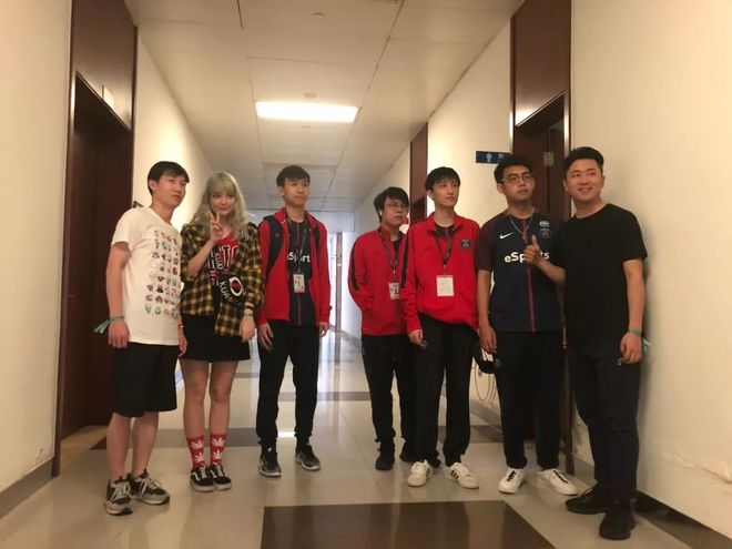 B神采访May皇，ROTK高悟性问出May皇合同到期时间